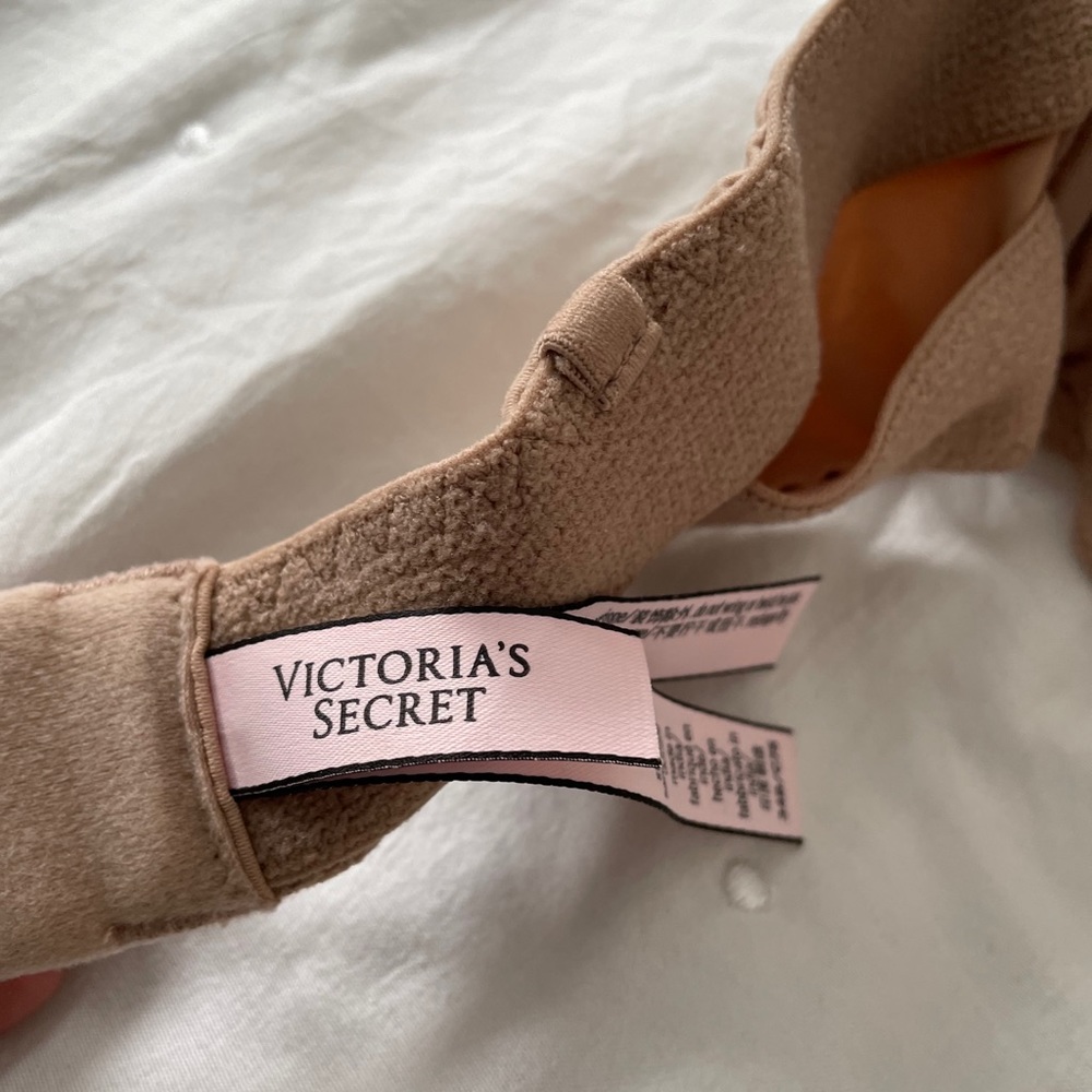 Nude Strapless (or straps) Victoria’s Secret Bra🤩